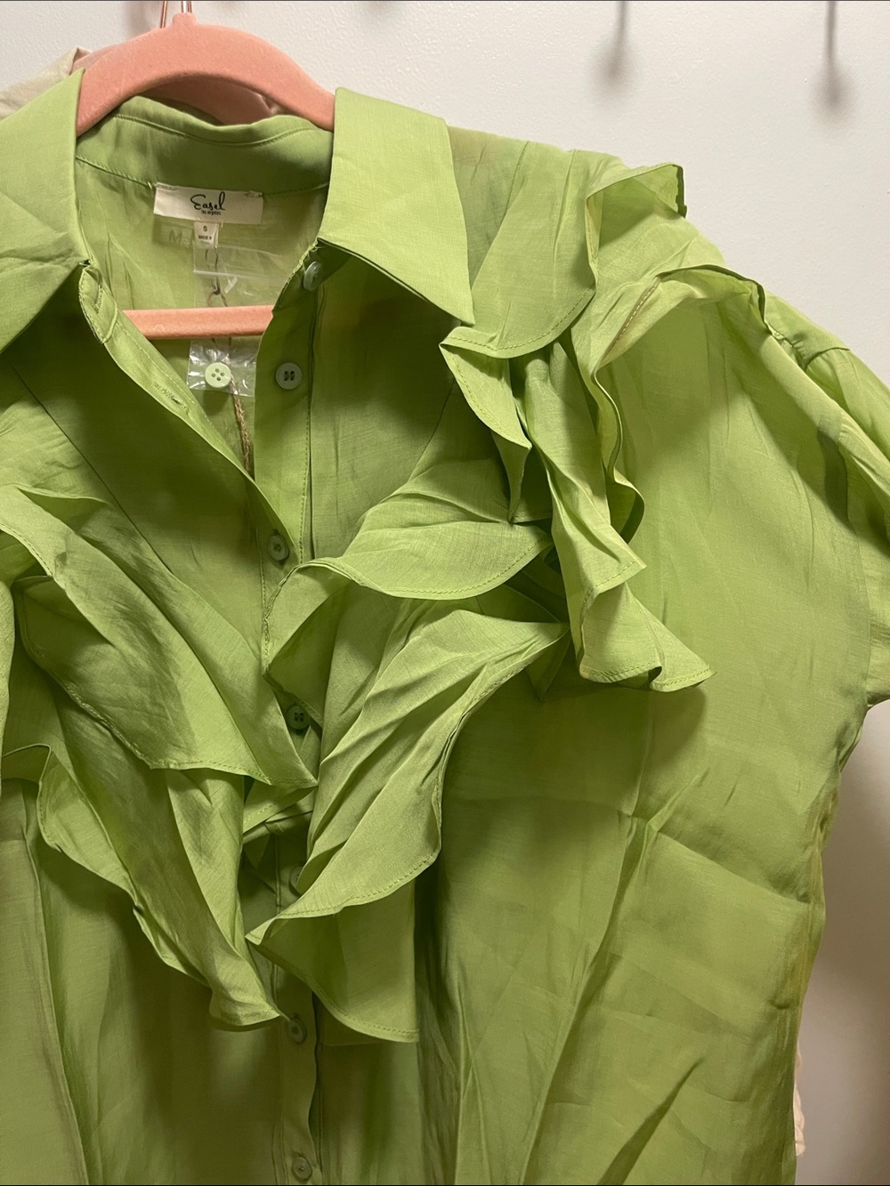 NWT easel Ruffled Button-Down Blouse - Picture 4 of 5